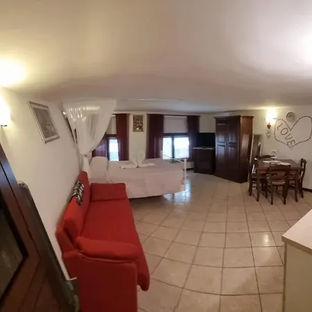 Monolocale In Via Pedonale Appartamento *