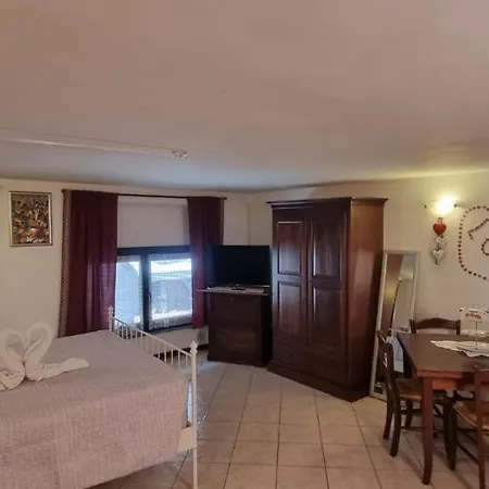 Monolocale In Via Pedonale Апартаменты *